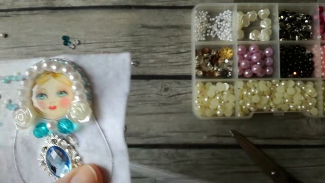 Создаем брошь-матрешку своими руками | Brooch matryoshka #Видеоуроки_МаринаDesign #брошка #матрешка смотреть онлайн