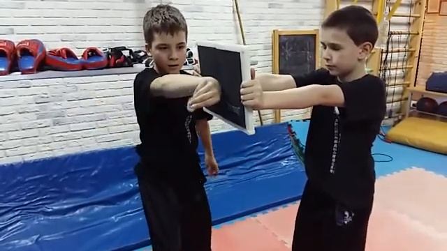 Разбивание досок. Тренировка группы Д.Сергеевой. Илицюань смотреть онлайн