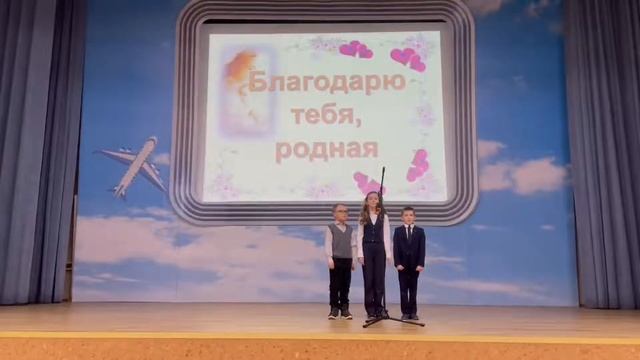 Выступление вокального ансамбля Домодедовской школы №8: песня "Мама - первое слово". смотреть онлайн