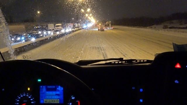 Жесть!!! Дороги не чистят! Завис на всю ночь на МКАД смотреть онлайн
