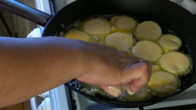Помидоры и кабачки жареные в кляре . смотреть онлайн