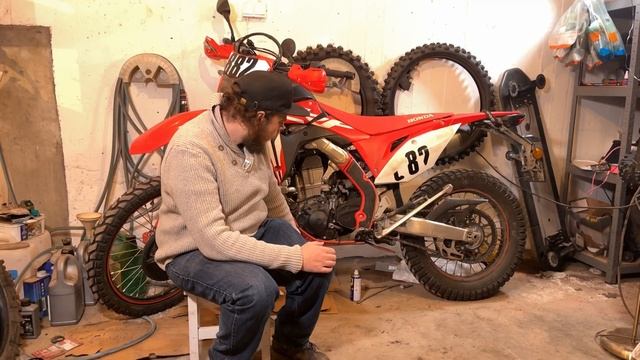 CRF 450 L / CRF 450 RL Project video update. The bike is running like a dream. смотреть онлайн