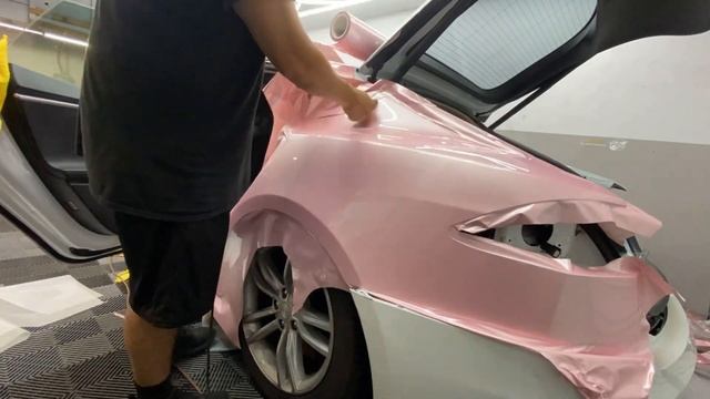 Tesla Model S gets a full color change! Pink Sakura wrap смотреть онлайн