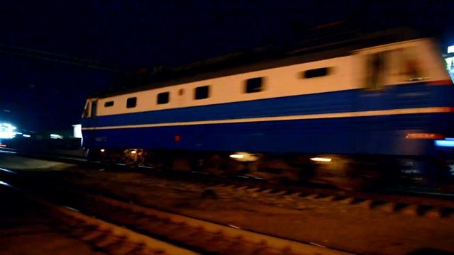Электровоз ЧС2К-677 следует резервом, Саранск-1 смотреть онлайн