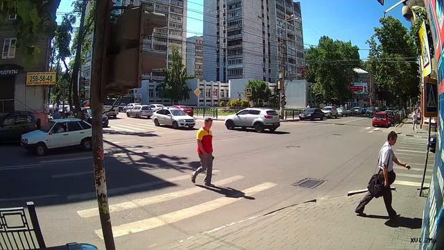 Тестовая видеозапись с IP камер XVI серии 21хх 2Mp улица, день смотреть онлайн