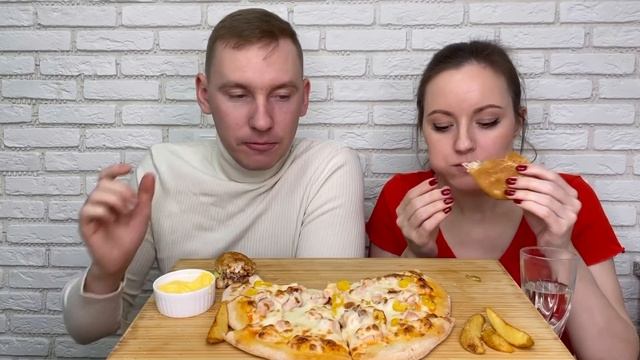 МУКБАНГ ПИЦЦА ГАВАЙСКАЯ БУРГЕР КАРТОШКА ПО ДЕРЕВЕНСКИ MUKBANG HAWAIIAN PIZZA WITH CHICKEN BURGERS смотреть онлайн
