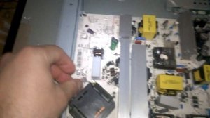 LCD Телевизор LG не включается нормально.