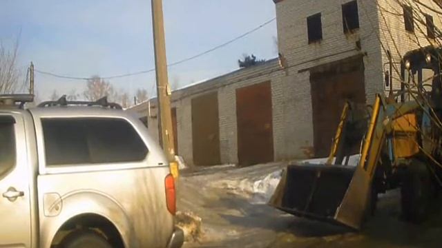 Ниссан навара вытаскивает трактор смотреть онлайн