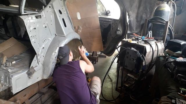 NISSAN Maxima : вгоняем крылья в зазоры