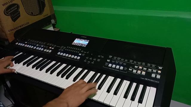 PROBANDO FOLCKROCK EN YAMAHA PSR SX600 смотреть онлайн