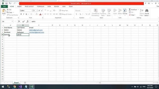 How to read excel (.xlsx) file records in C# using asp.net core MVC смотреть онлайн