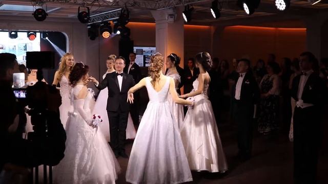 Полонез на Балу. Дебютанты Екатериниского Бала смотреть онлайн