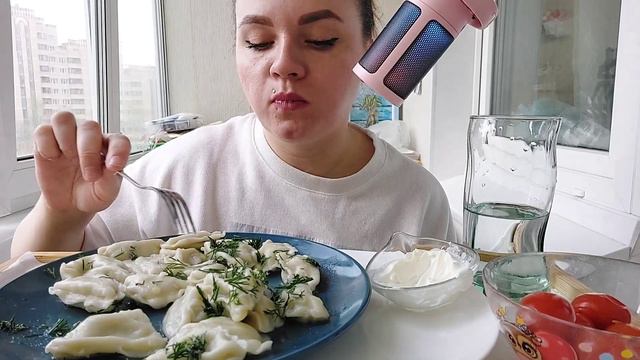 Мукбанг | Вареники с картошкой, хрустящие помидорки #мукбанг #фудблогер смотреть онлайн