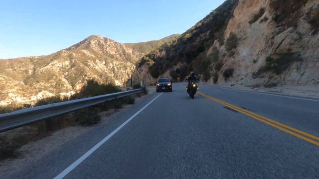 The Lawrence on the Yamaha MT10 vs. Aprilia Tuono: Superbike Racer with The Maestro смотреть онлайн