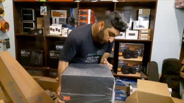 M-Audio Bx8 D2 Active Studio Monitors Unboxing смотреть онлайн