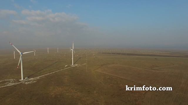 Ветряки возле села Громово Черноморский район Крым с высоты птичьего полета смотреть онлайн