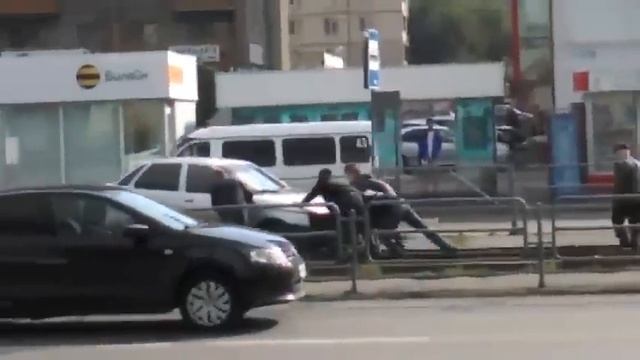 автомобиль на встречных трамвайных путях смотреть онлайн