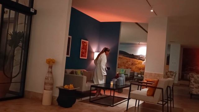 Обзор NIRVANA COSMOPOLITAN стеклянный отель с подогреваемым бассейном на улице STARBUCKS в Турции смотреть онлайн