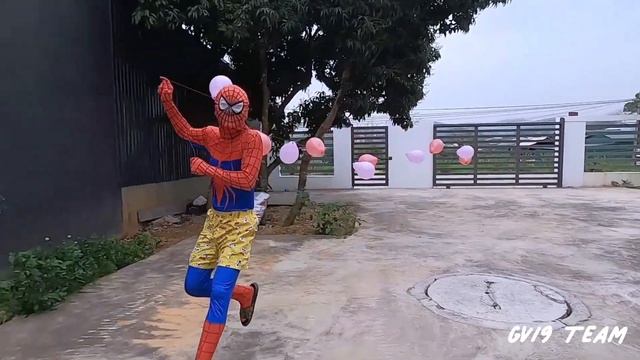 VENOM vs Spider-Man Part 1- Playing with Balloons ( Funny Movie ) смотреть онлайн