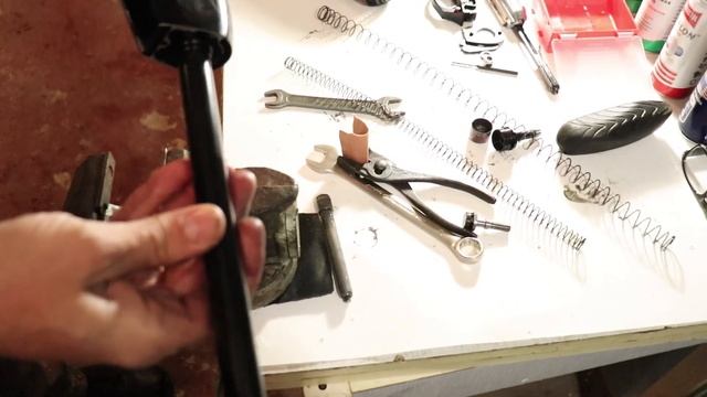 Как правильно снять возвратную пружину затвора и пружину магазина в Бенелли Комфорт смотреть онлайн