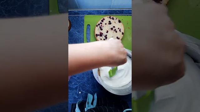 Фиолетовый торт с муссом из черной смородины сборка в кольце смотреть онлайн