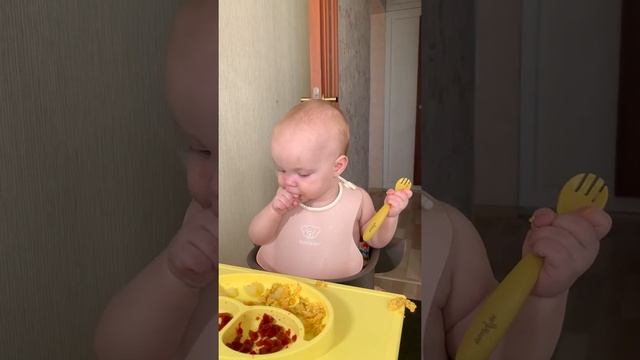 Обед в 9 месяцев. Картошка, куриные котлеты и свекла