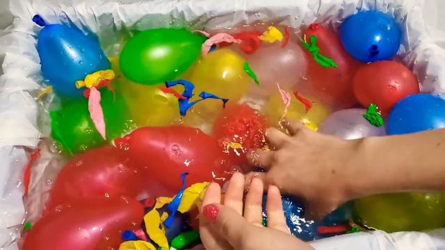 WATER BALLOONS POP!!! смотреть онлайн