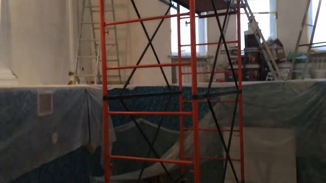 Монтаж профиля натяжного потолка на строительных лесах из чаши бассейна. Приморский (Тольятти). смотреть онлайн