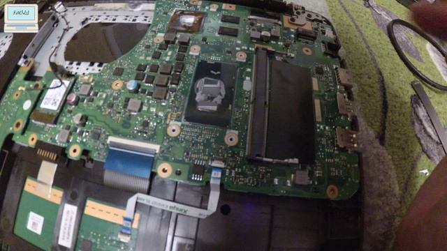 Ноутбук ASUS X556U плохо ловит WIFI, не обновляется windows 10 / разборка, чистка смотреть онлайн