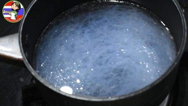 Салат из фунчозой и мяса (Ям вун сен) ยำวุ้นเส้น Glass Noodle Salad смотреть онлайн