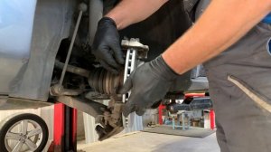 Замена тормозных дисков и колодок на PASSAT B7