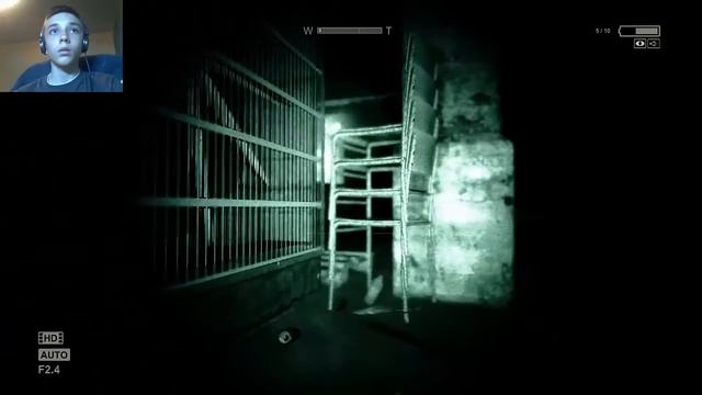 Outlast прохождение + Веб-камера  #2 - Побег от монстра.