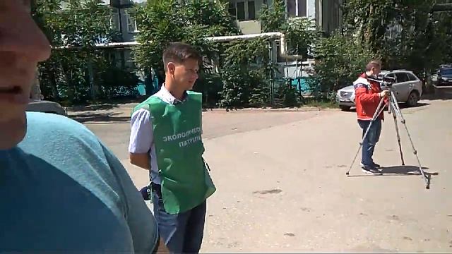 А у нас во дворе, есть... вместо девчонки большая свалка, которую не вывозят неделями. Воробьёва,12 смотреть онлайн