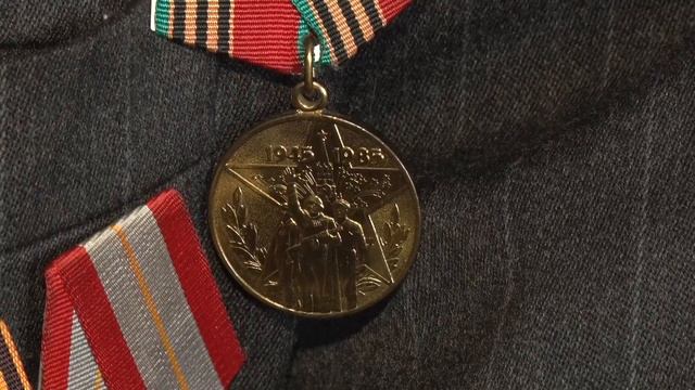 Фёдор Сергеевич Волчок принял поздравления от старшеклассников и учителей СШ №4 смотреть онлайн