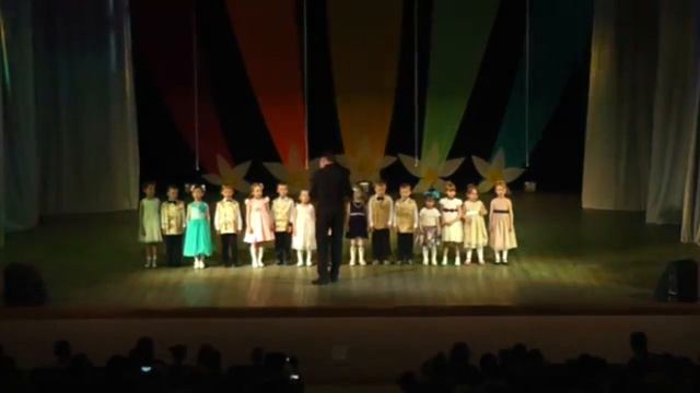 Хор "Крутые парни и девчонки" - "Вечереет". смотреть онлайн