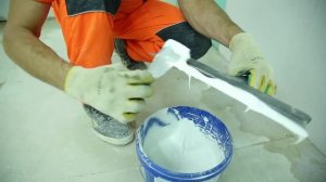 3. Замешивание и нанесение: Финишная шпаклёвка стен с использованием Крепс КР