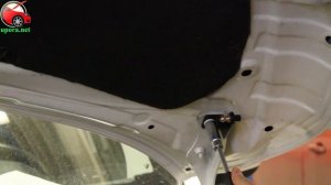 Установка упоров капота (амортизаторов) на Nissan Qashqai J11 (www.upora net)
