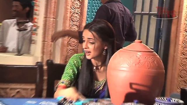 Sanaya Reads Funny Hindi - Behind The Scenes Of Rangrasiya