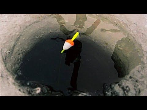 ОН КЛАДЁТ ПОПЛАВОК ОДИН ЗА ОДНИМ !!! ЗИМНЯЯ РЫБАЛКА 2022 смотреть онлайн