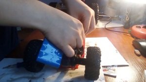 Как заряжать машинку на пульте управления