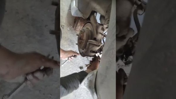 mitsubishi carisma замена суппортов.