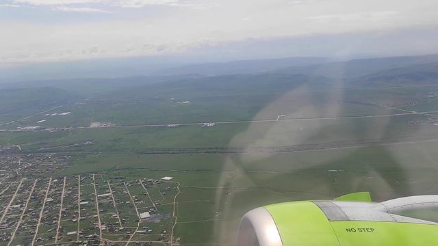 Взлет из аэропорта Махачкалы в Дагестане - вид по правому борту смотреть онлайн