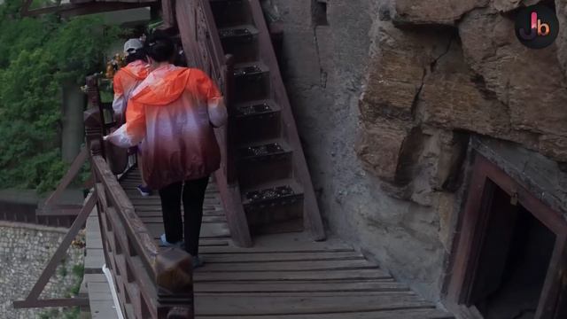 Wangxian, Kota Dengan Rumah Menggantung di Tebing Setinggi 100 Meter смотреть онлайн