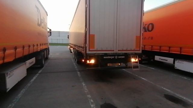 Стажёр встаёт под рампу