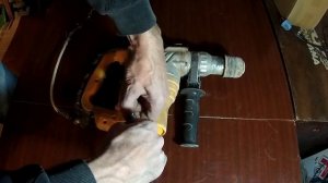 Замена щёток на перфораторе