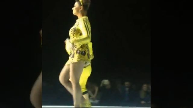 Наташа Королева и Людмила Порывай. Показ коллекции YanaStasia (Moscow Fashion Week, 01.04.2014) смотреть онлайн