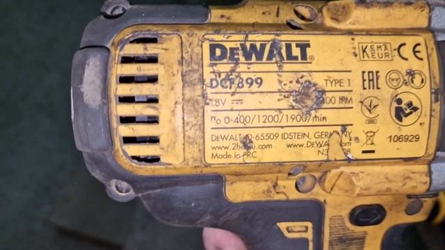 Небольшое визуальное сравнение аккумуляторных гайовёртов Dewalt DCF 899 и Dewalt DCF 900.