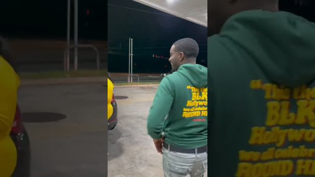 How It Be At The Gas Station! смотреть онлайн