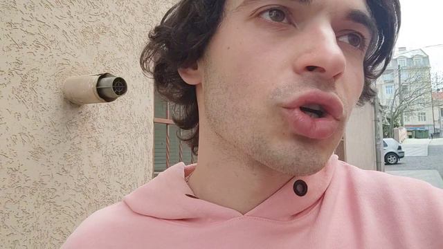 Для чого жінки накачують великі губи