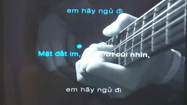 Em hãy ngủ đi tone Dm Karaoke смотреть онлайн